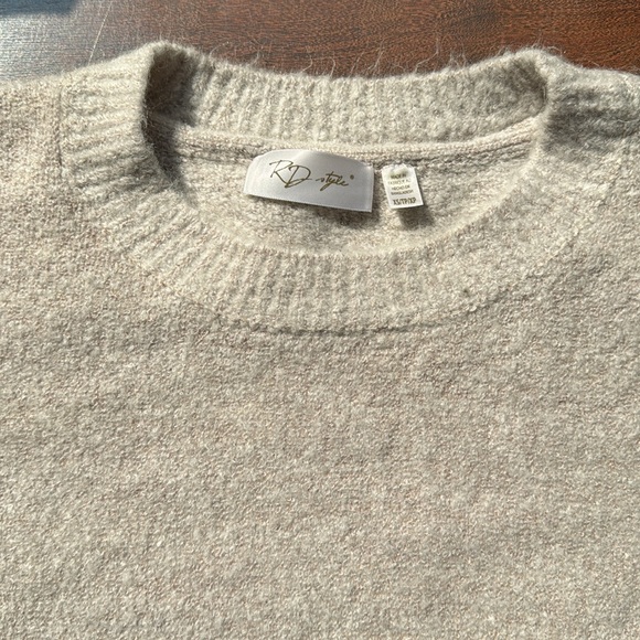 RD Style Sweater - Picture 2 of 6